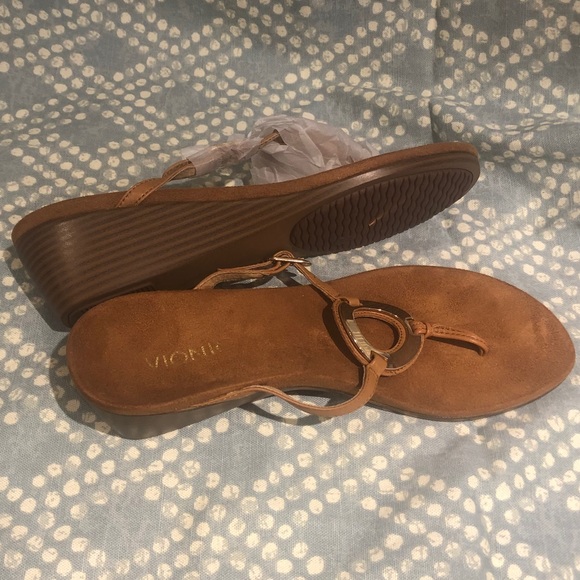 NIB vionic sandals - Picture 9 of 13